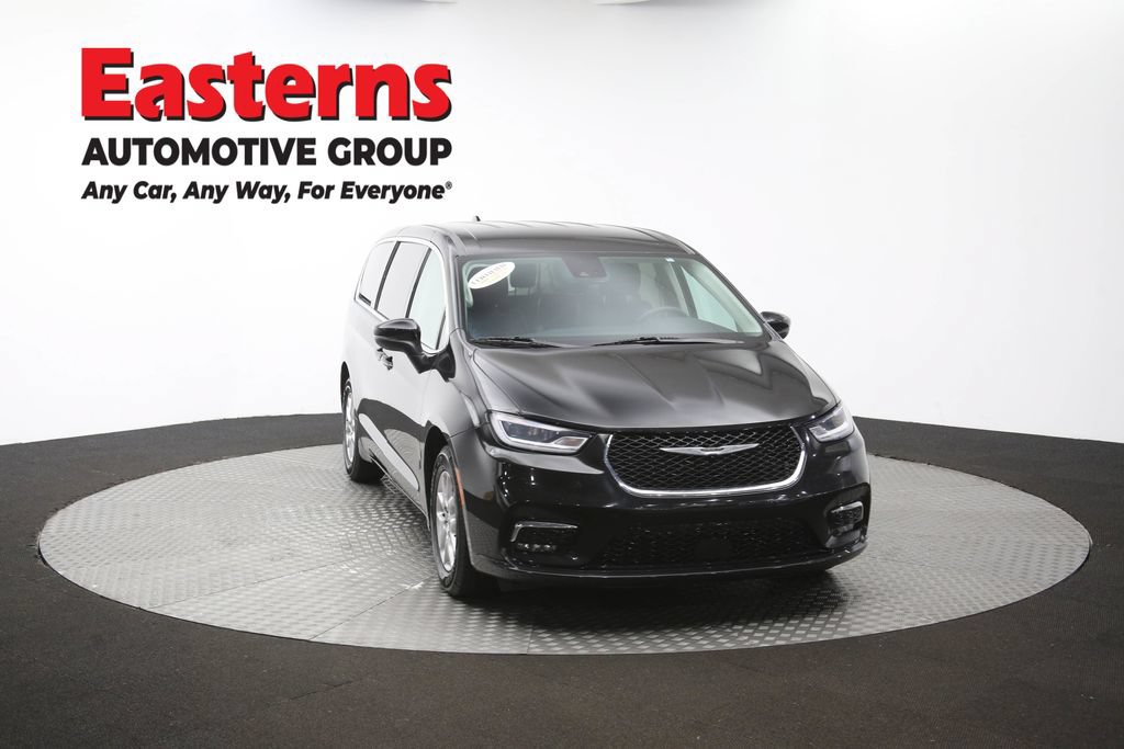 Used 2023 Chrysler Pacifica Touring-L FWD image 53