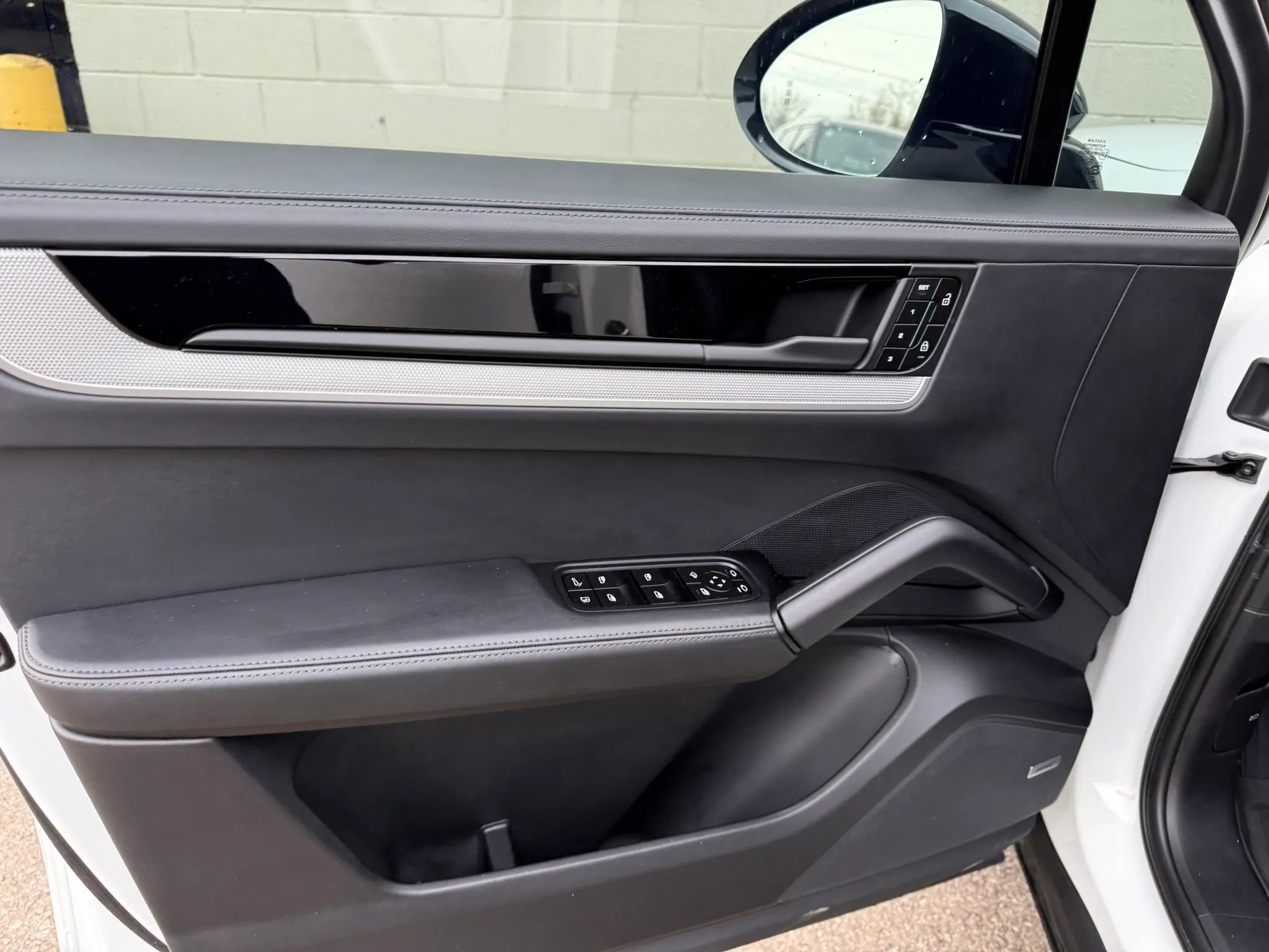Used 2025 Porsche Cayenne S w/ Premium Package Plus image 23