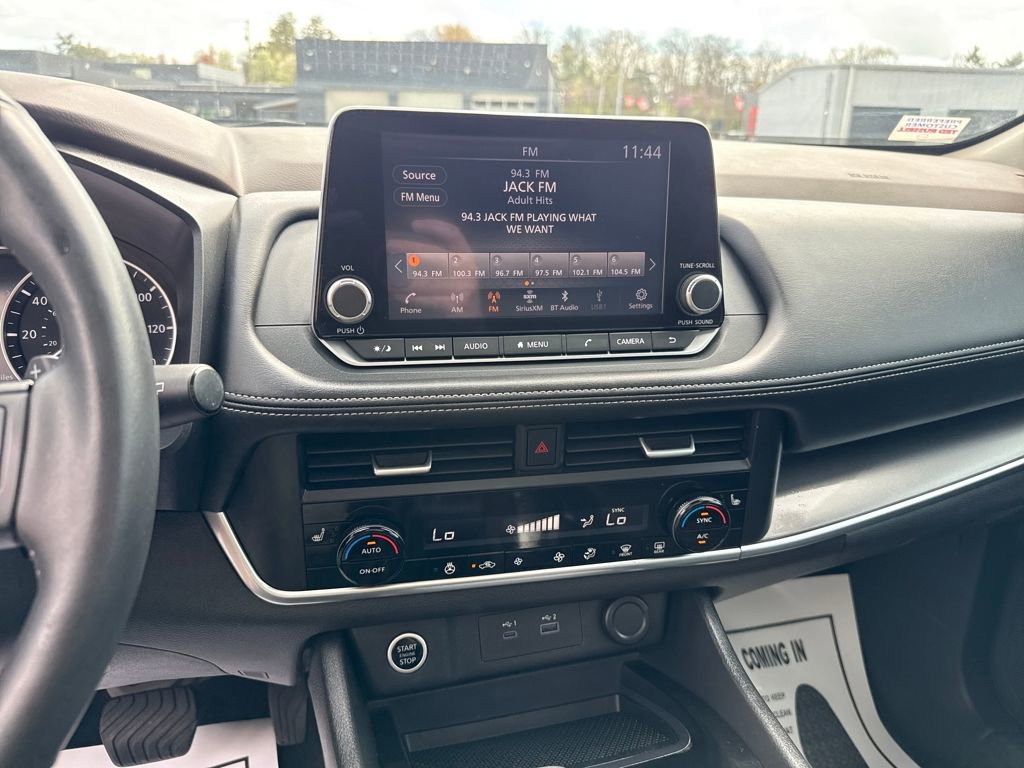 Used 2023 Nissan Rogue SV w/ SV Premium B Package image 17