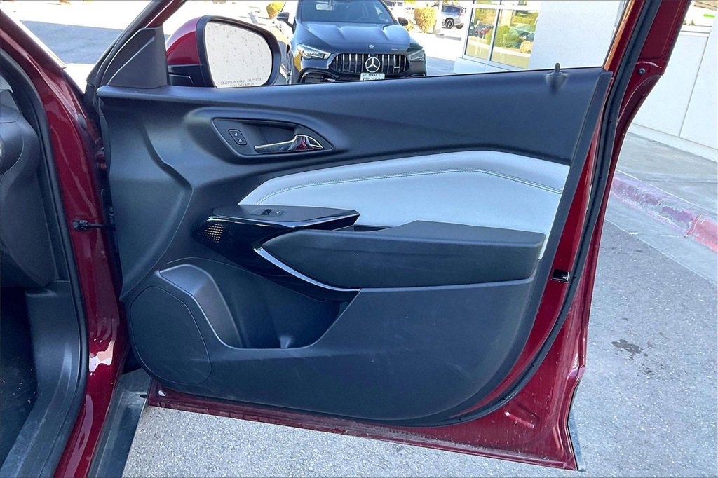 Used 2025 Chevrolet Trax LT image 22