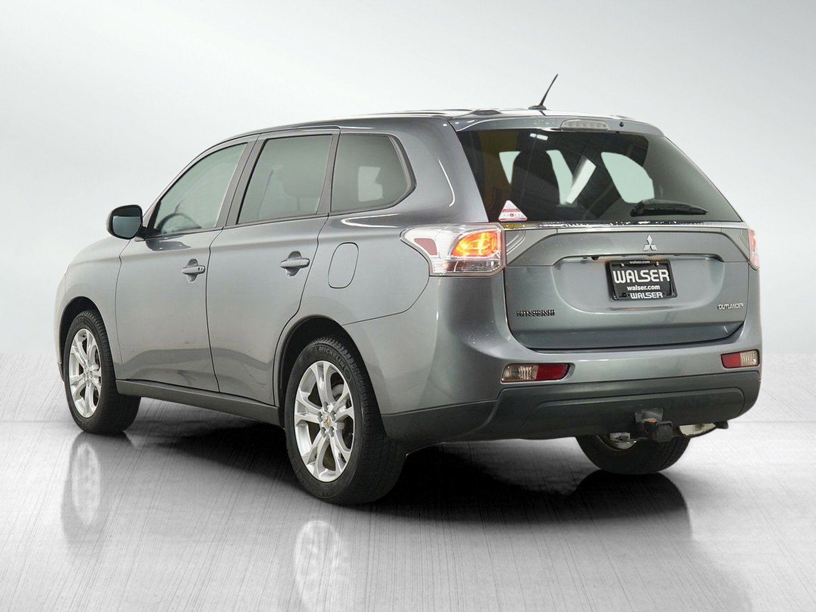 Used 2014 Mitsubishi Outlander SE AWD/4WD image 3