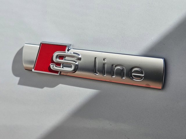 Used 2025 Audi Q3 2.0T Premium image 27