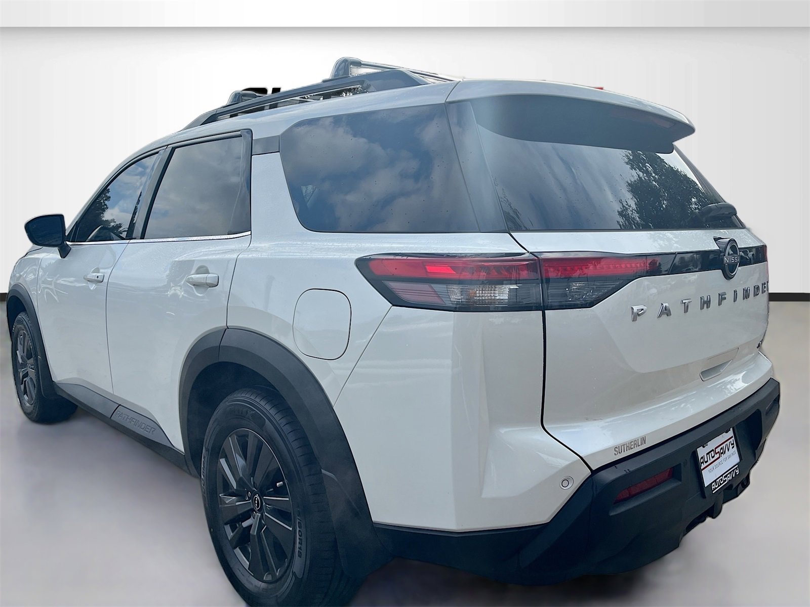 Used 2022 Nissan Pathfinder SV w/ SV Premium Package image 5