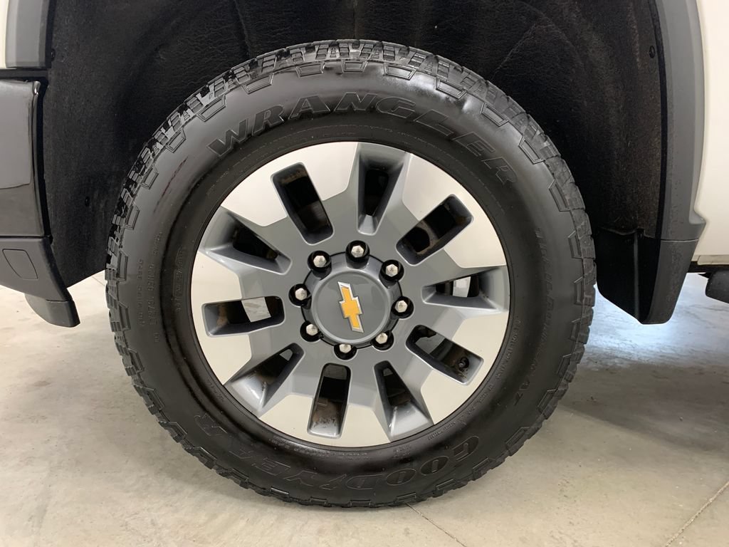 Used 2024 Chevrolet Silverado 2500 Custom w/ Custom Convenience Package AWD/4WD image 2