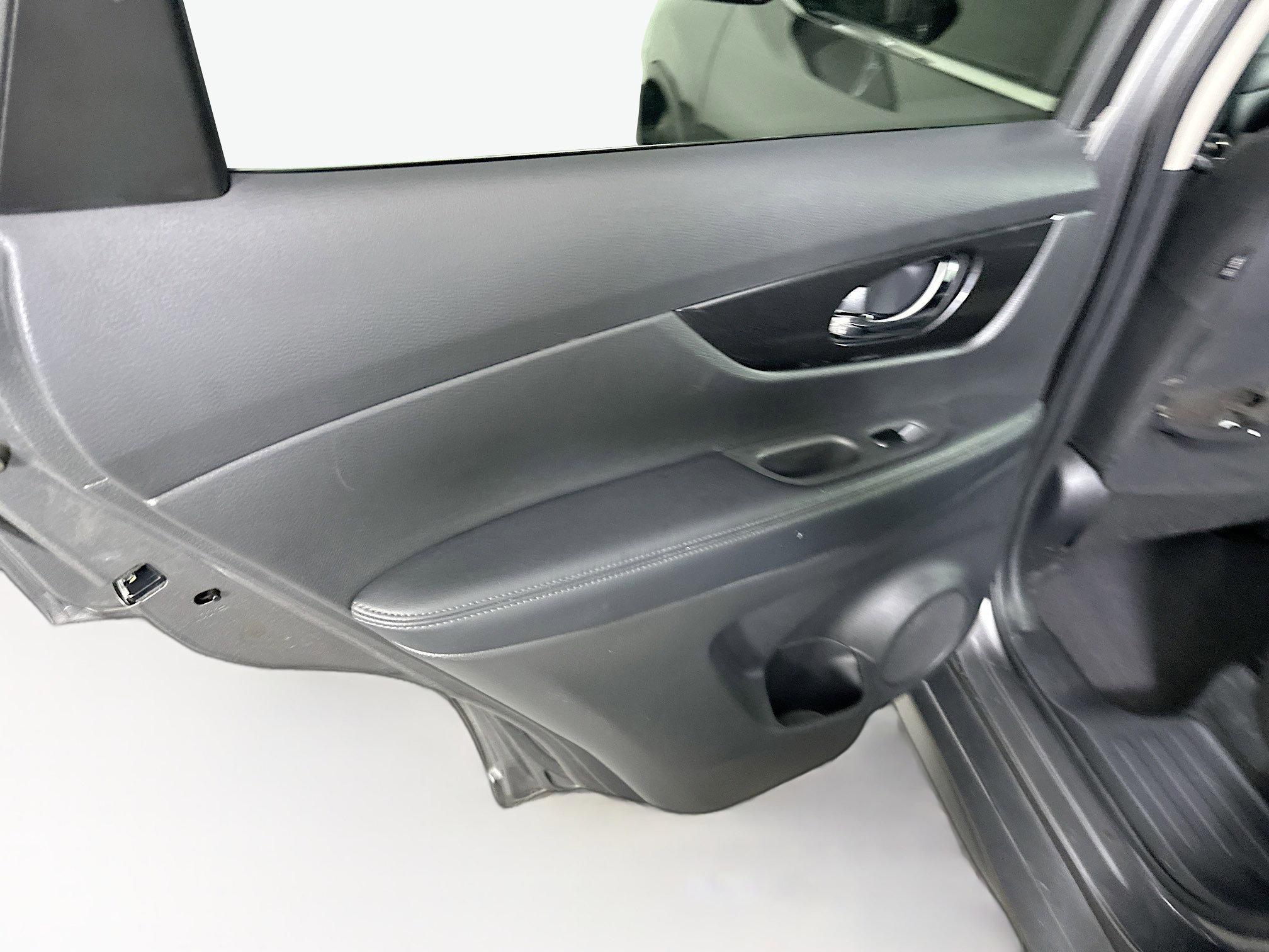 Used 2020 Nissan Rogue SV image 25