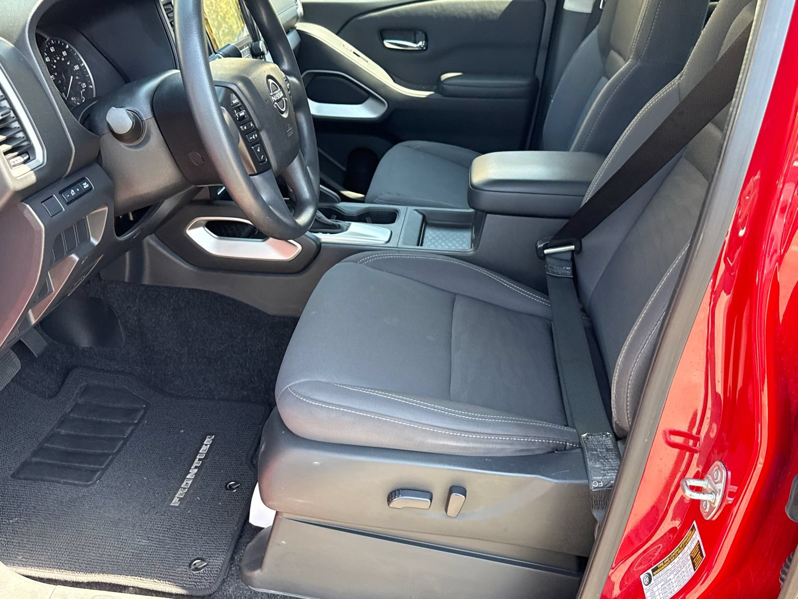 Used 2024 Nissan Frontier SV RWD image 9