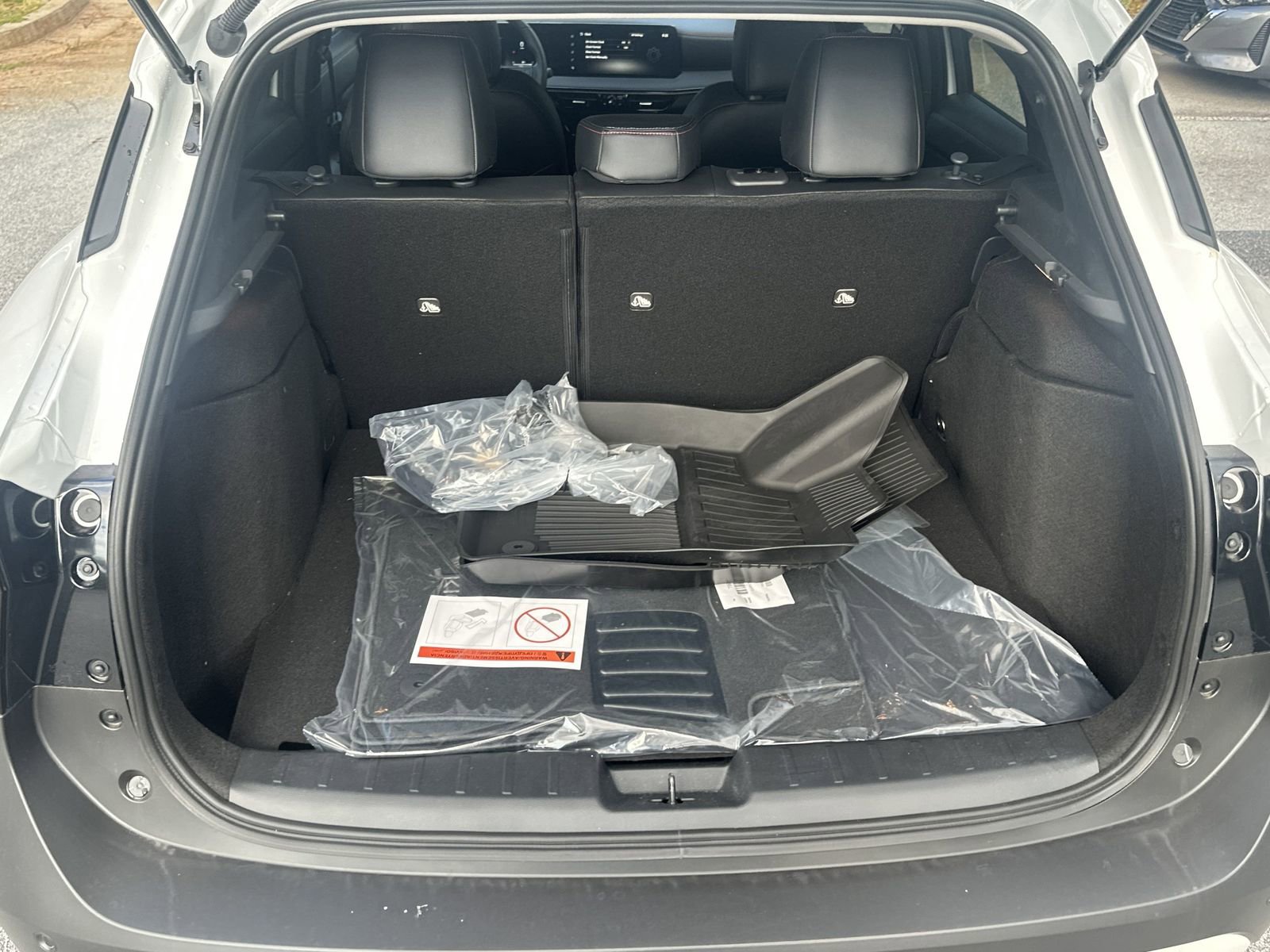 New 2025 Nissan Kicks SR image 26