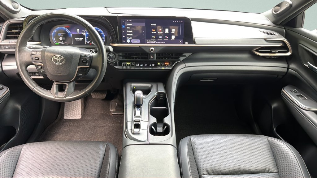 Used 2023 Toyota Crown Platinum AWD/4WD image 11