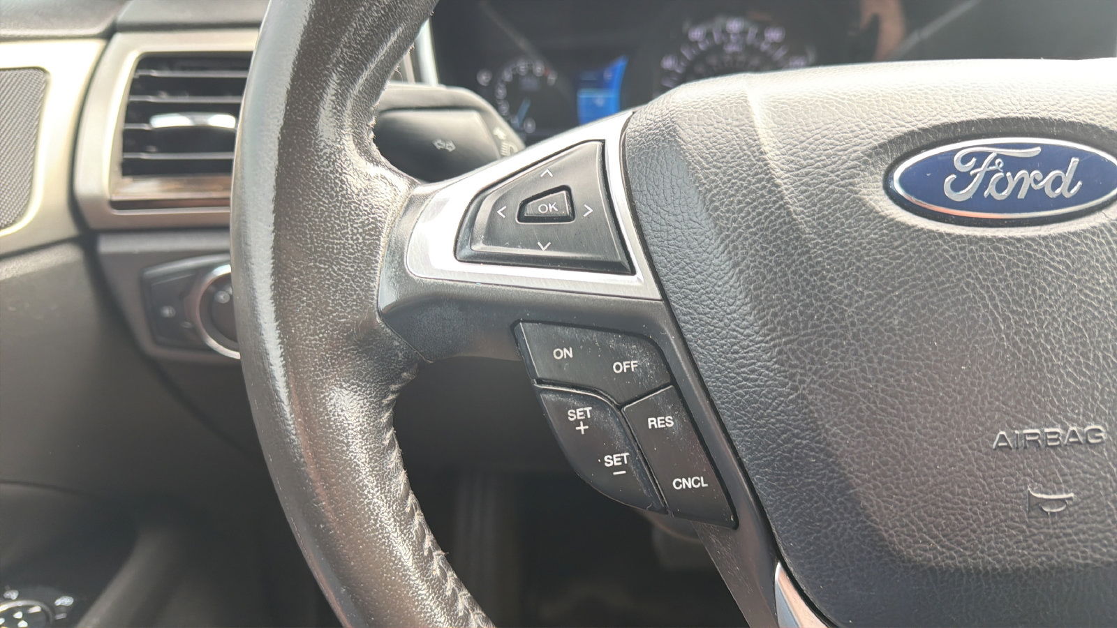 Used 2014 Ford Fusion SE w/ Equipment Group 202A FWD image 15