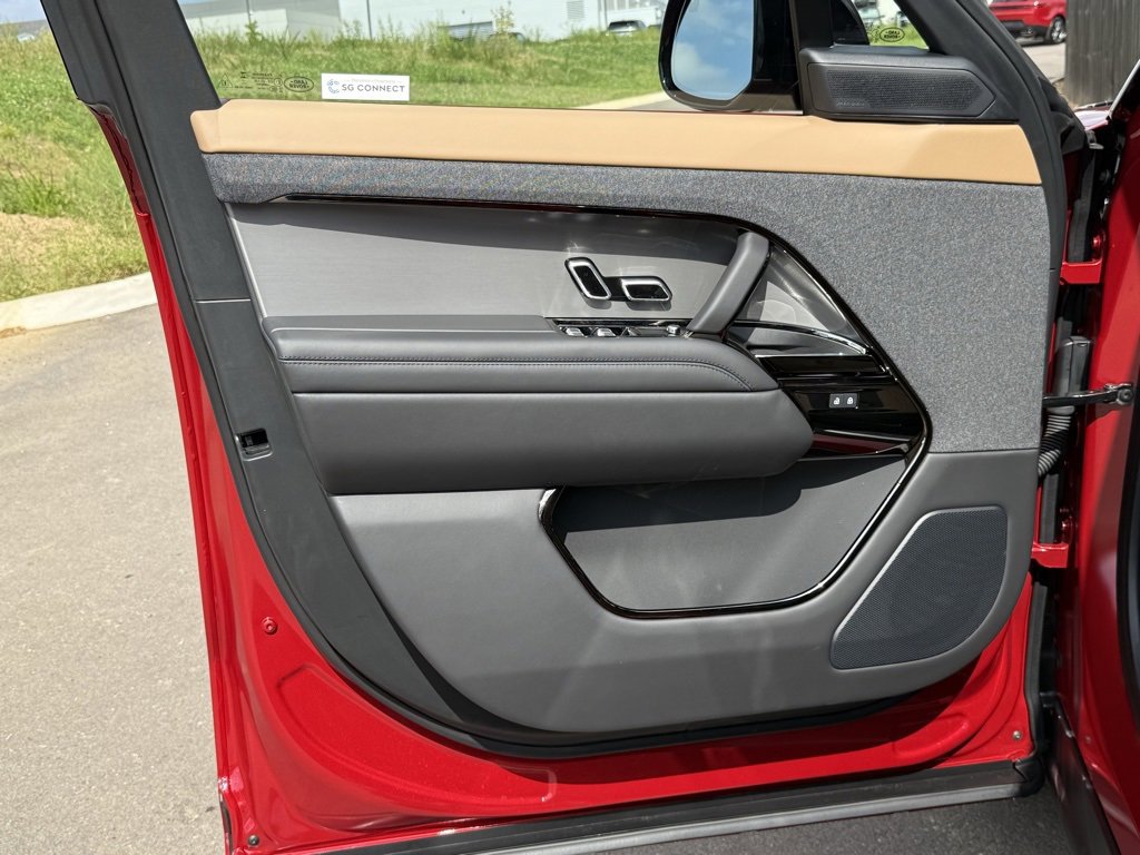 New 2025 Land Rover Range Rover Sport Dynamic SE image 14
