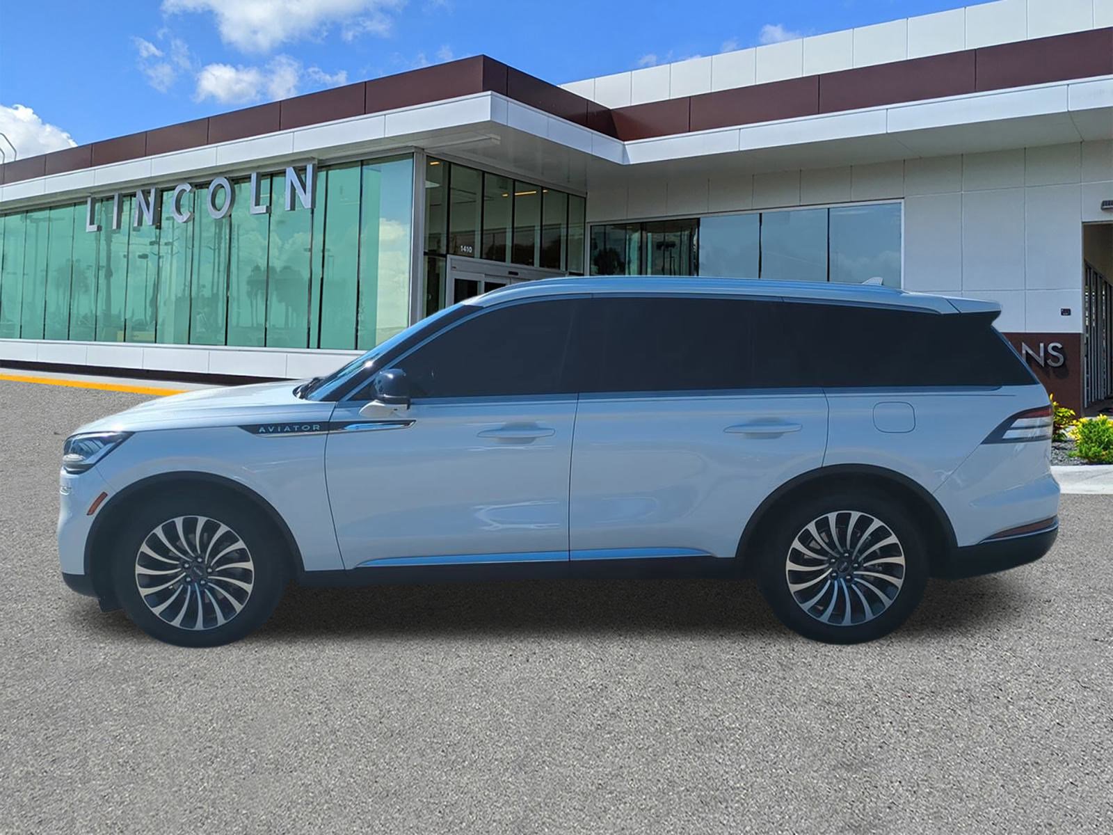 Used 2020 Lincoln Aviator Reserve w/ Elements Package Plus image 8