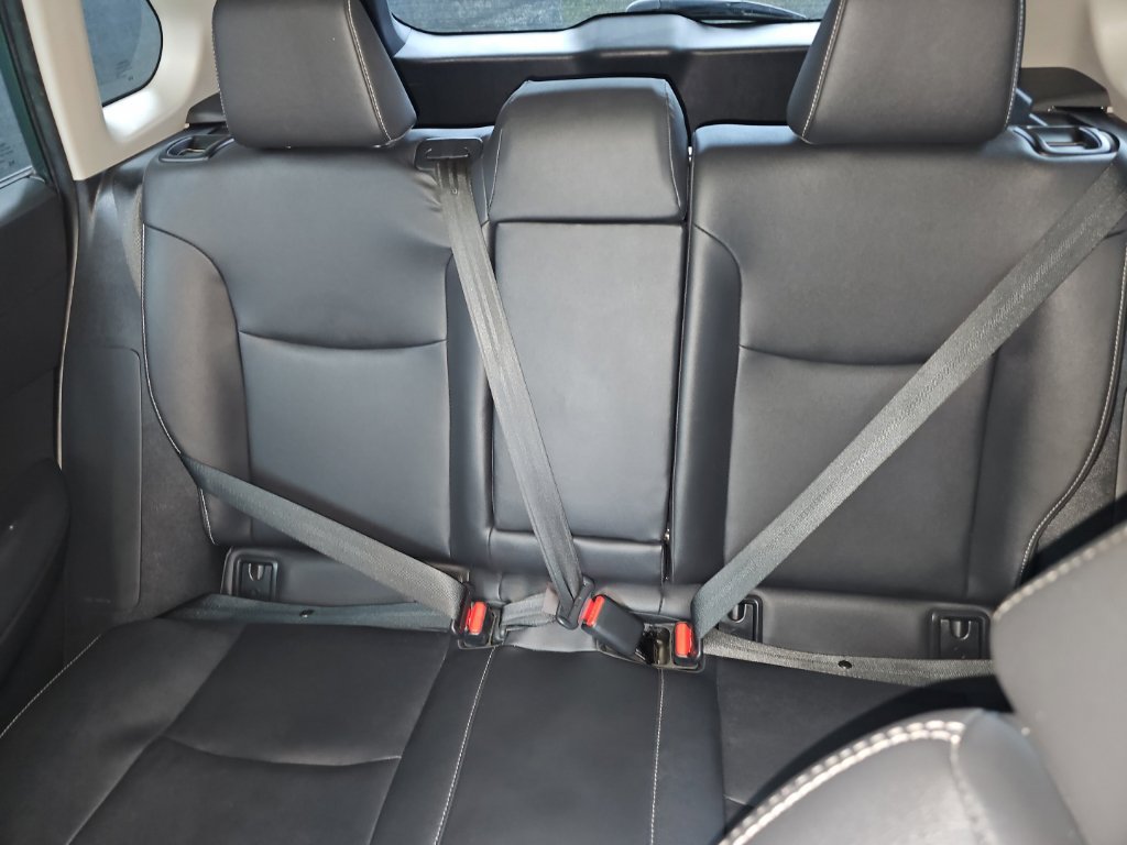 Used 2025 Toyota Corolla Cross XLE AWD/4WD image 14