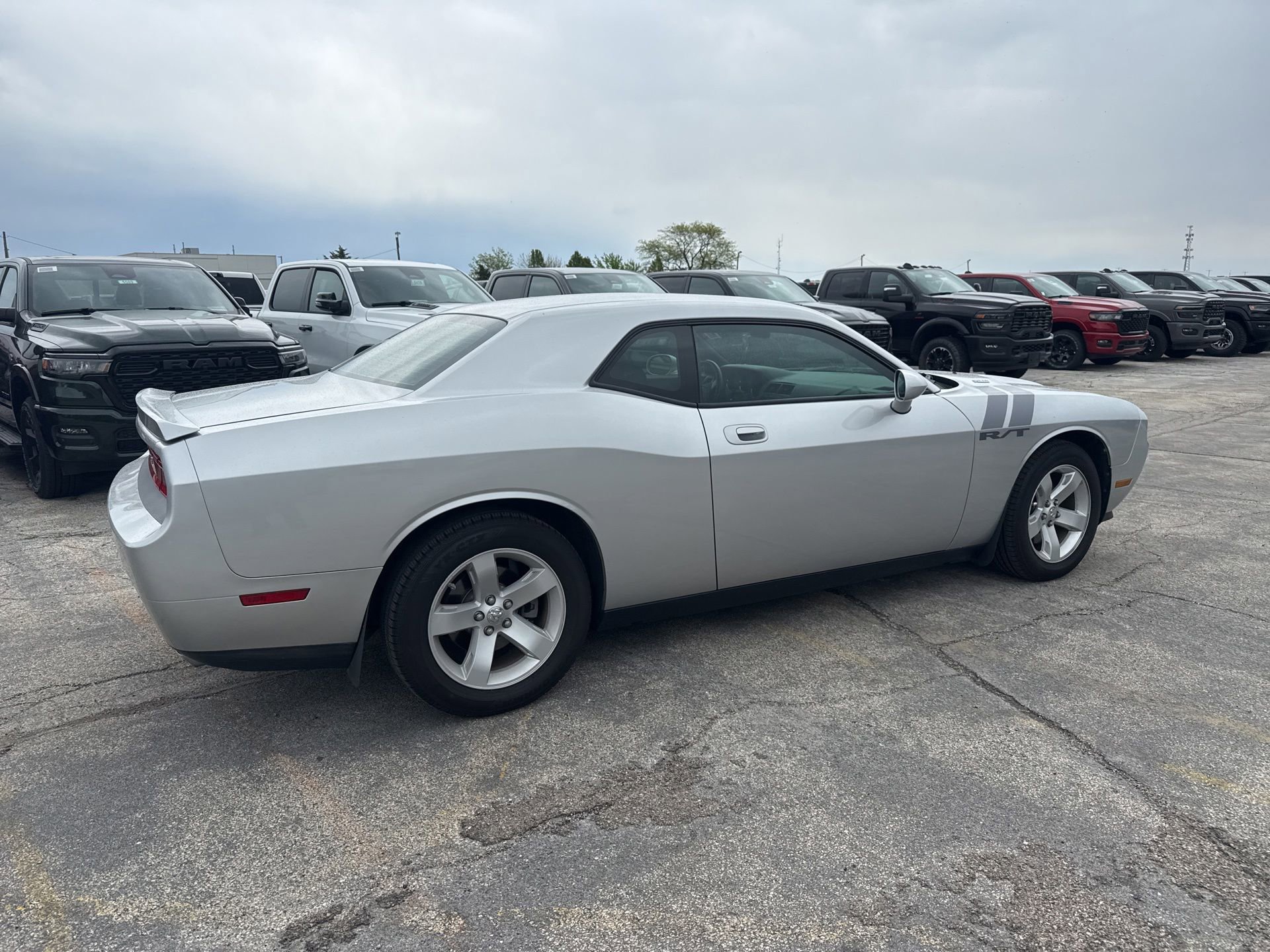 Used 2010 Dodge Challenger R/T RWD image 6