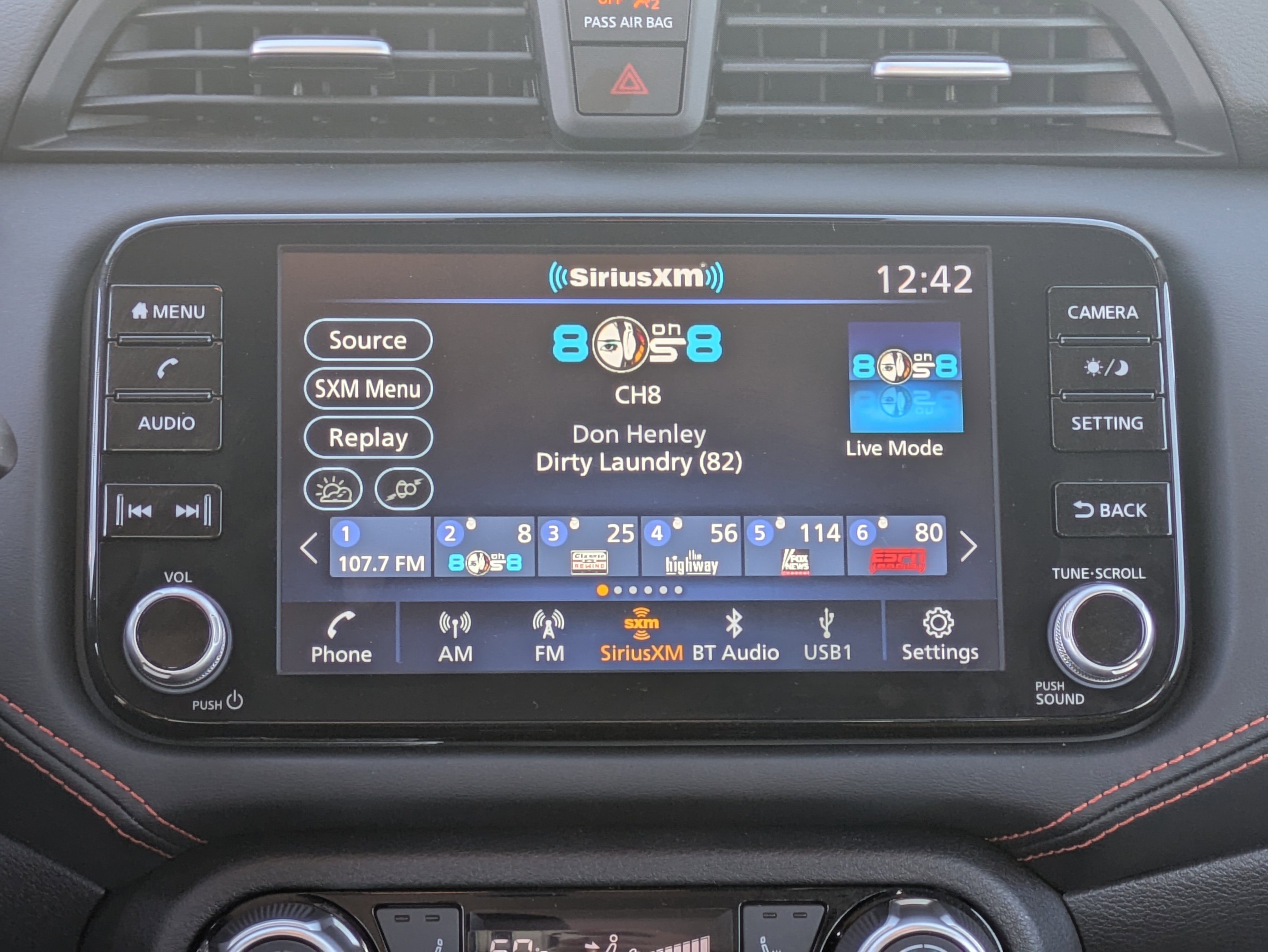 Used 2023 Nissan Versa SR w/ Trunk Package image 18