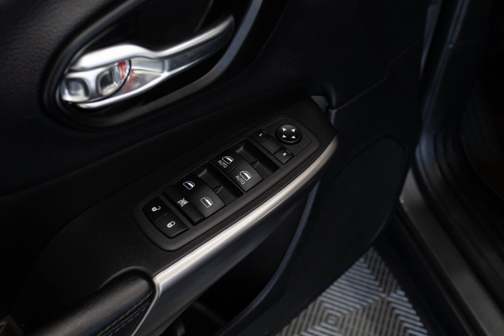 Used 2022 Jeep Cherokee Latitude Lux AWD/4WD image 17