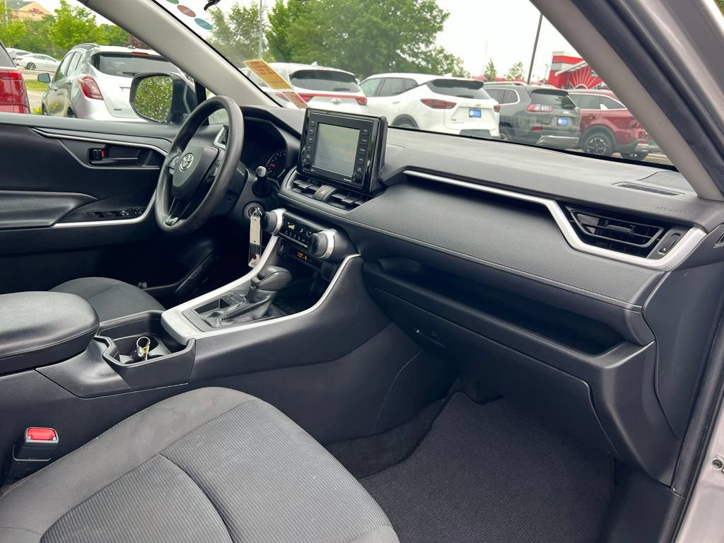 Used 2020 Toyota RAV4 LE FWD image 25