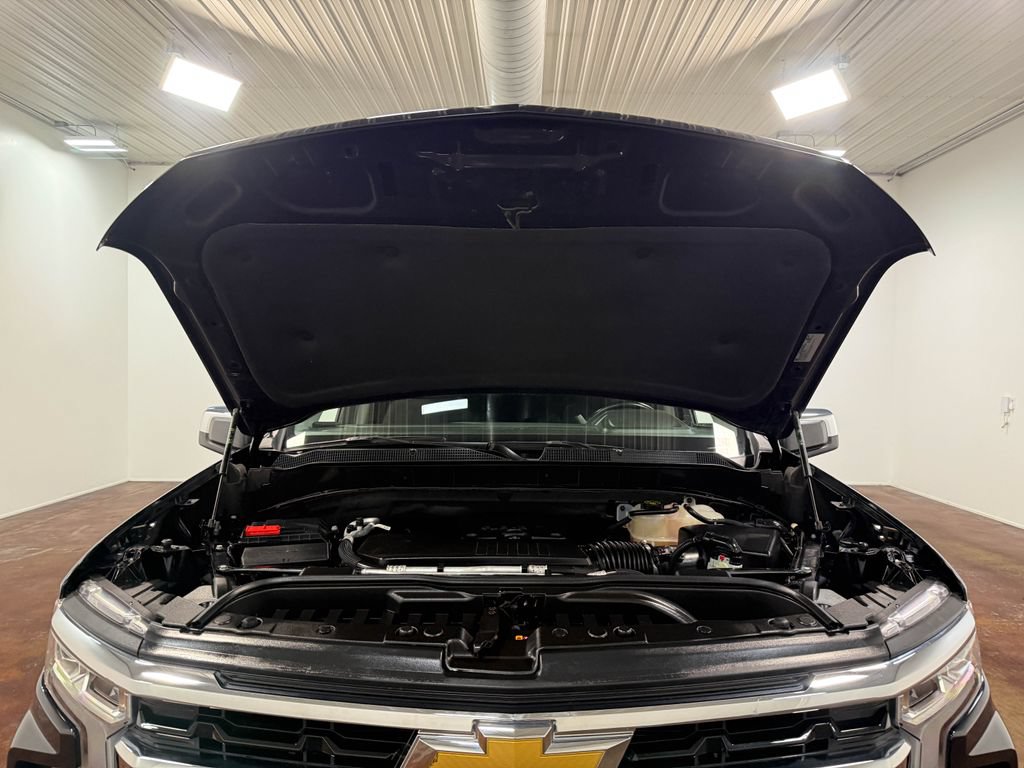 Used 2023 Chevrolet Silverado 1500 LT AWD/4WD image 19