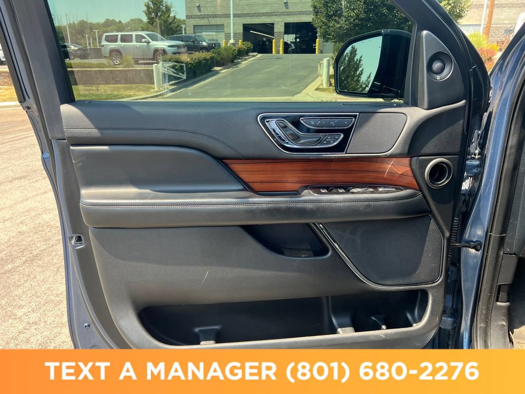 Used 2019 Lincoln Navigator Reserve AWD/4WD image 11