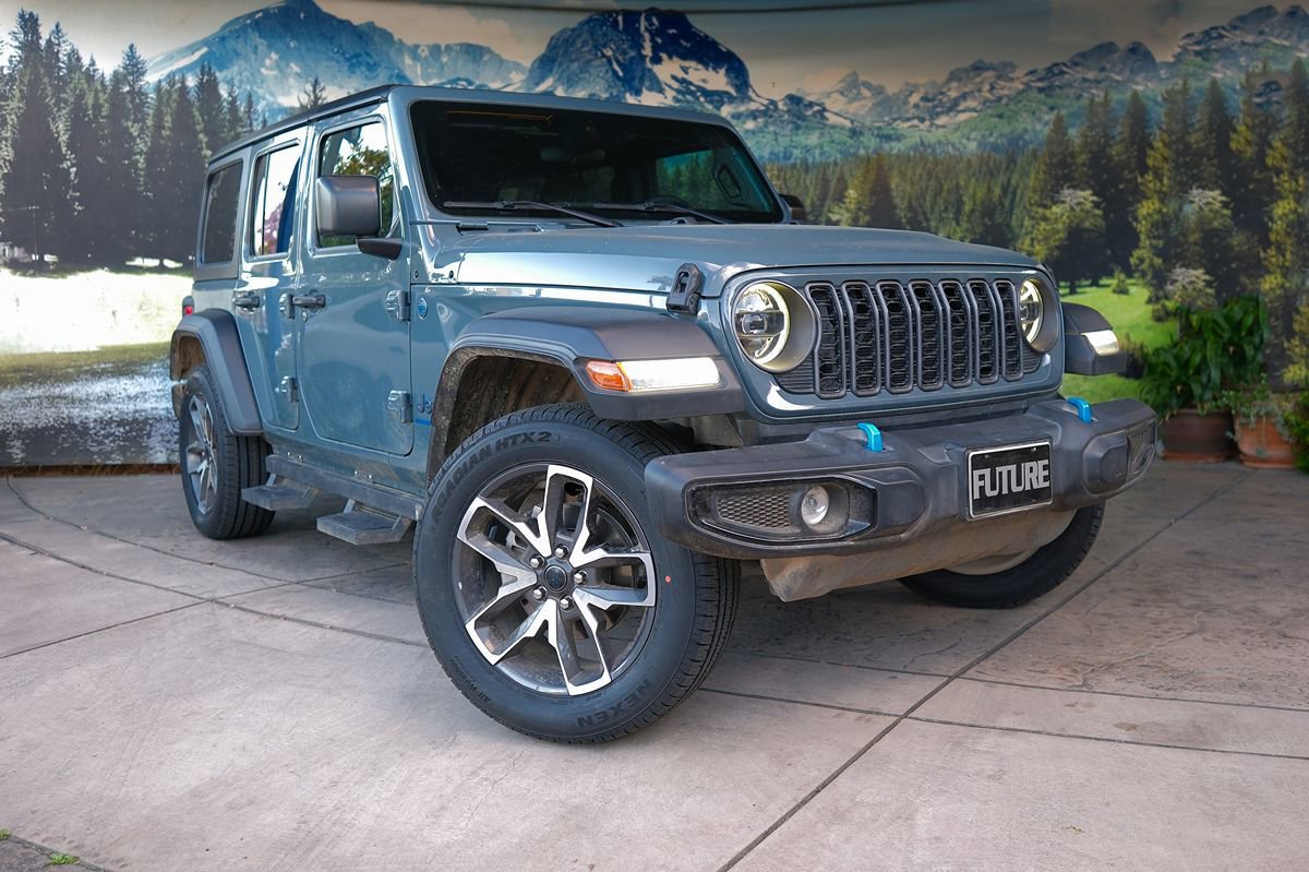 Used 2024 Jeep Wrangler Unlimited w/ Technology Group AWD/4WD image 2