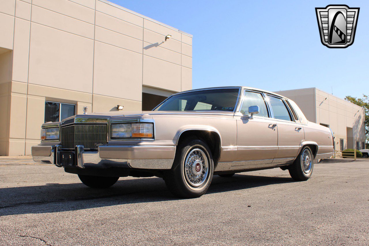 Used 1992 Cadillac Brougham image 3