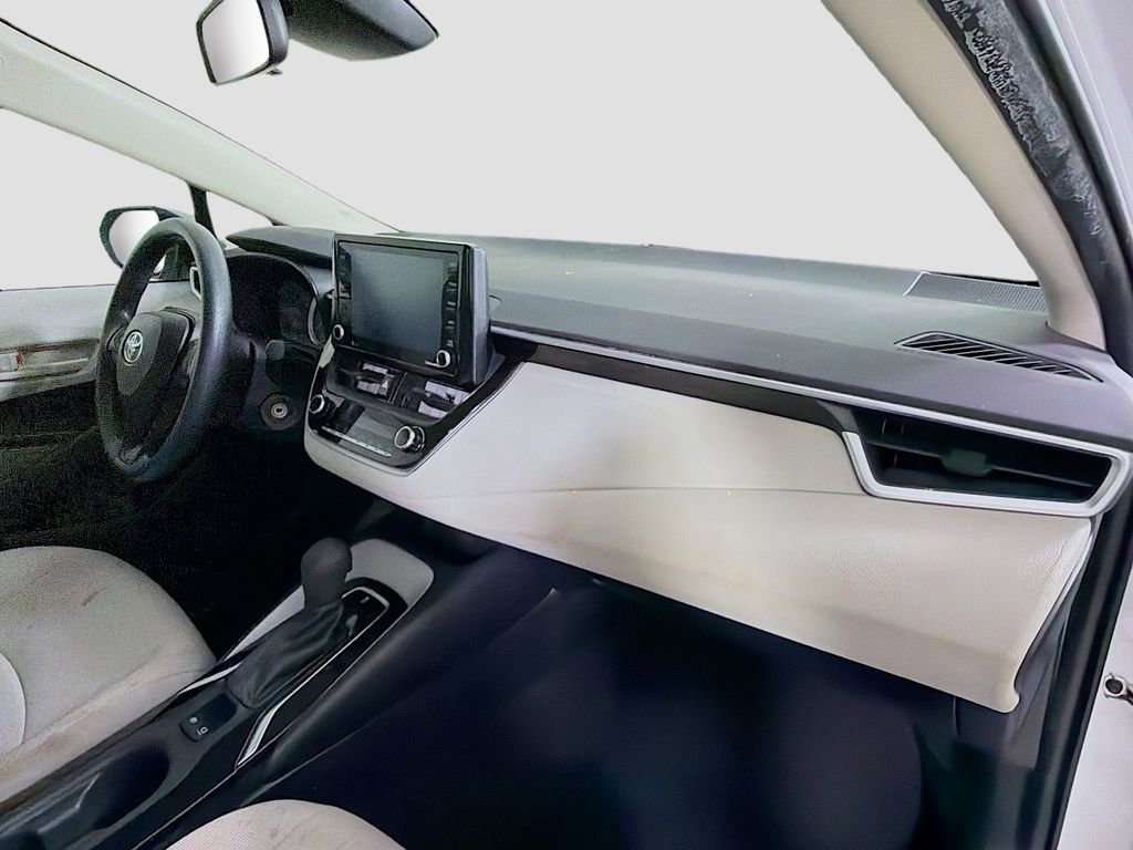Used 2022 Toyota Corolla LE image 29