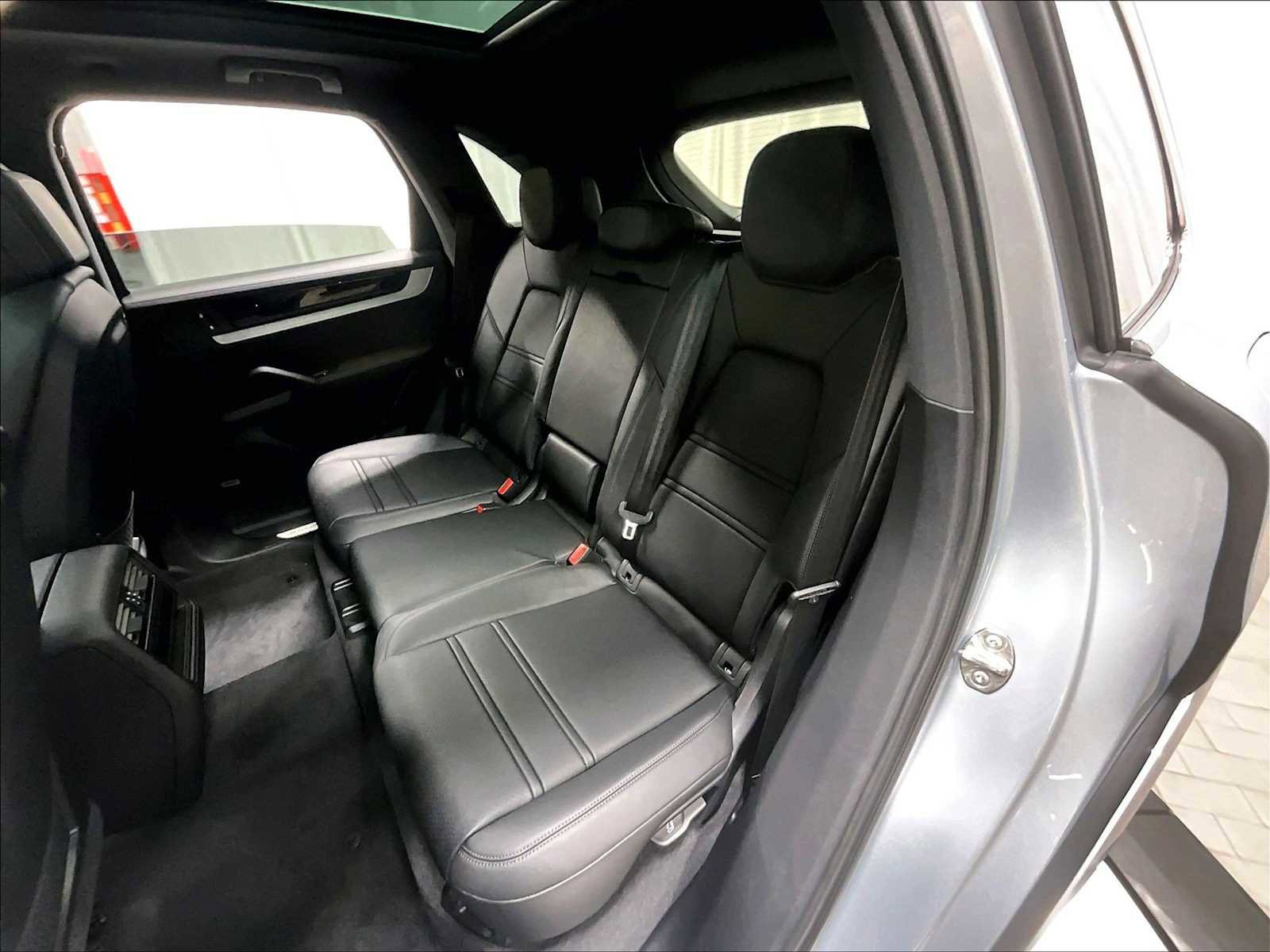 New 2026 Porsche Cayenne E-Hybrid image 25