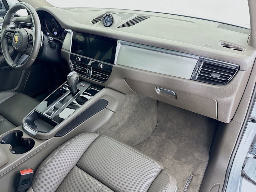 Certified 2023 Porsche Macan Turbo image 32