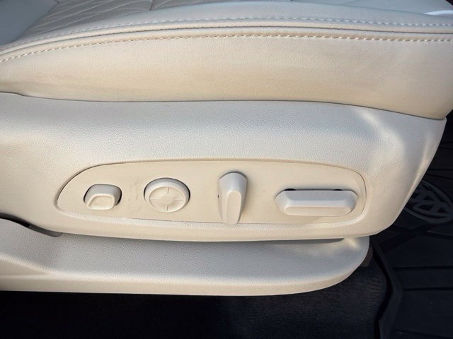 Used 2023 Buick Enclave Avenir w/ Avenir Technology Package AWD/4WD image 33