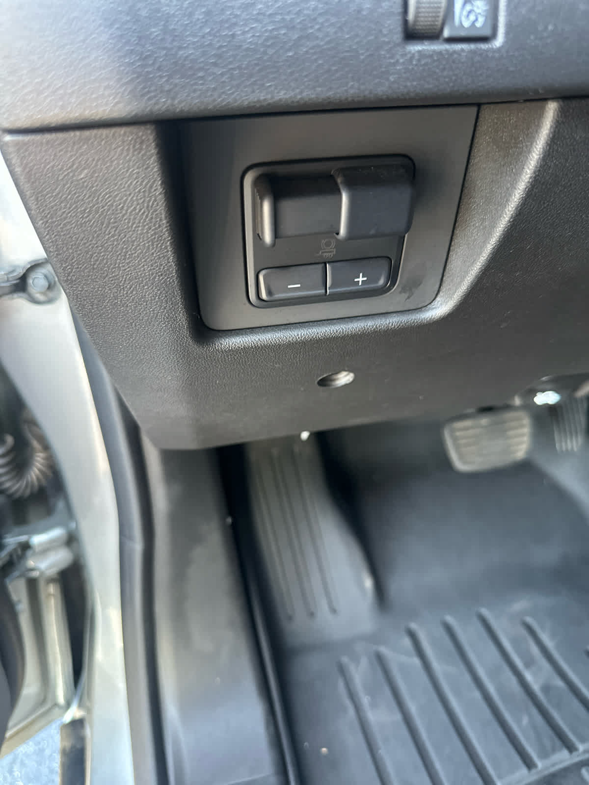 Used 2024 Chevrolet Colorado Trail Boss w/ Technology Package AWD/4WD image 17