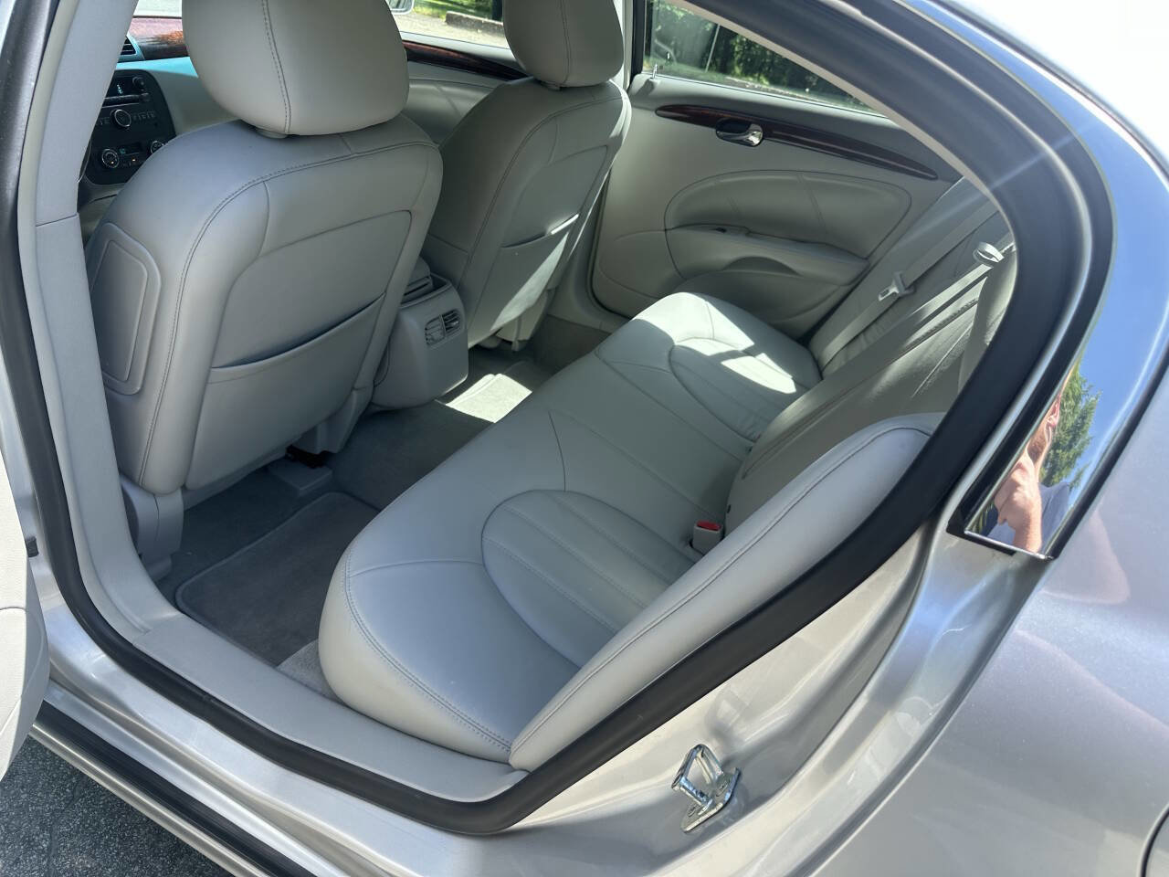 Used 2011 Buick Lucerne CXL FWD image 17