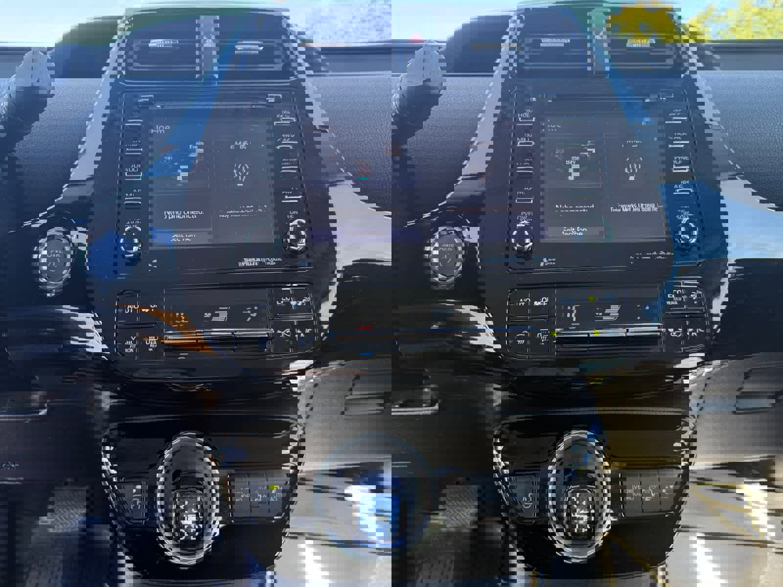 Used 2020 Toyota Prius Prime LE image 24