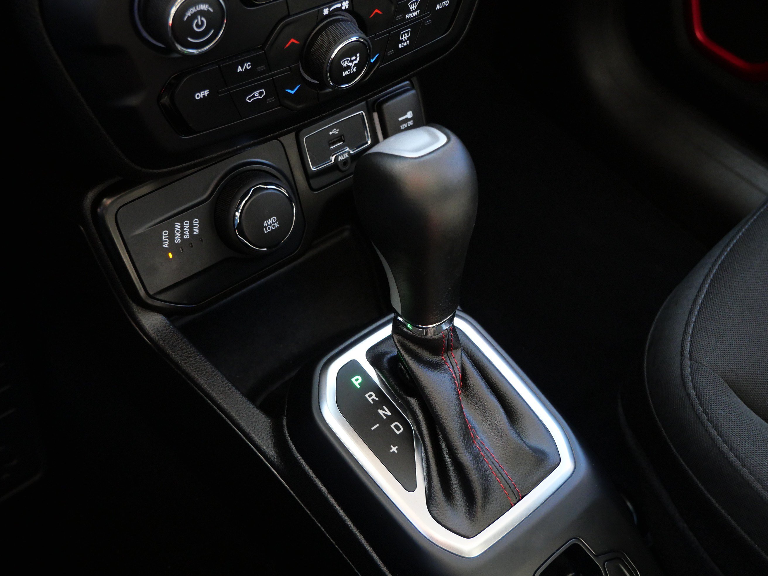 Used 2023 Jeep Renegade Latitude w/ Sun/Sound Group AWD/4WD image 24