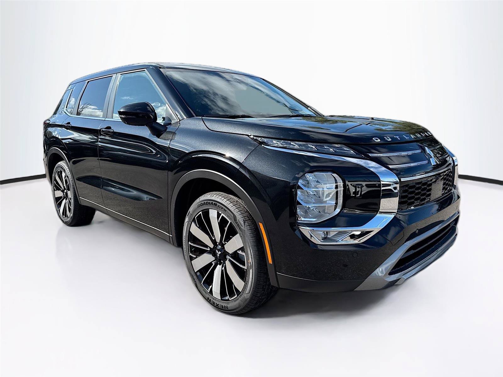 New 2026 Mitsubishi Outlander SE AWD/4WD image 2