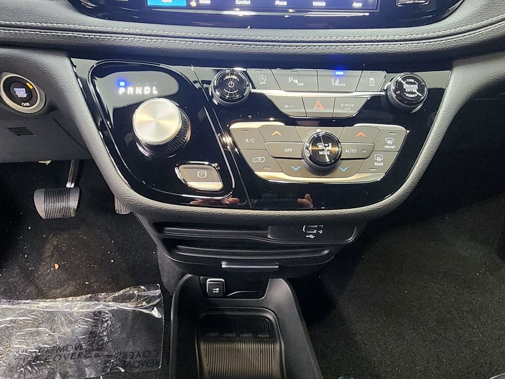 New 2026 Chrysler Pacifica Select w/ S Appearance Package image 24