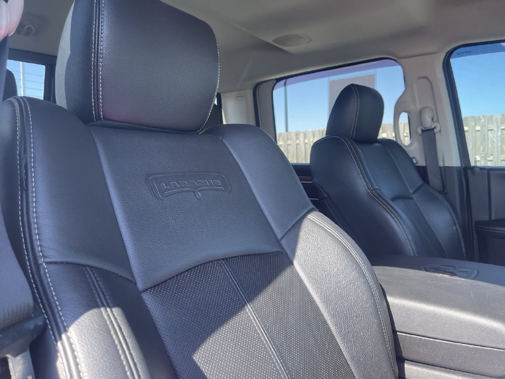 Used 2018 RAM 1500 Laramie w/ Convenience Group AWD/4WD image 40