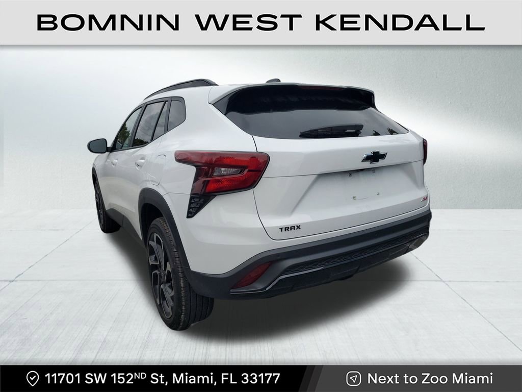 Used 2025 Chevrolet Trax RS w/ Driver Confidence Package image 4
