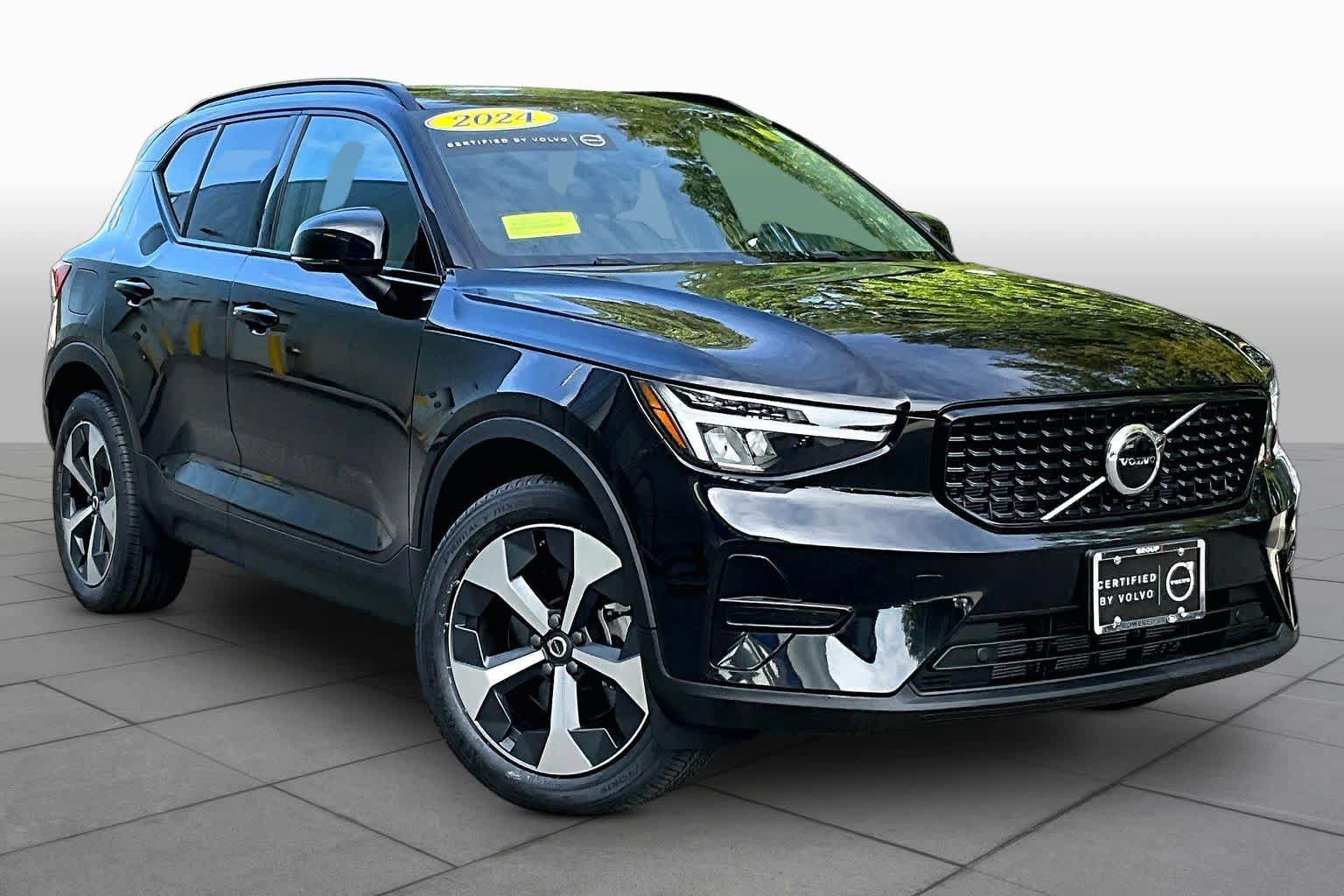 Used 2024 Volvo XC40 B5 Core w/ Protection Package Premier AWD/4WD image 3