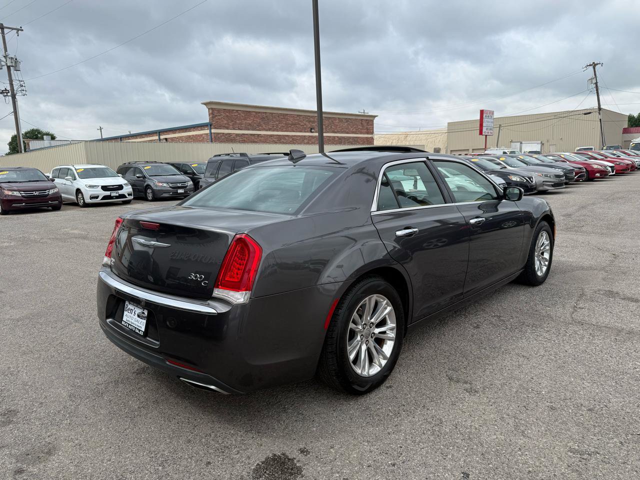 Used 2016 Chrysler 300 C image 6