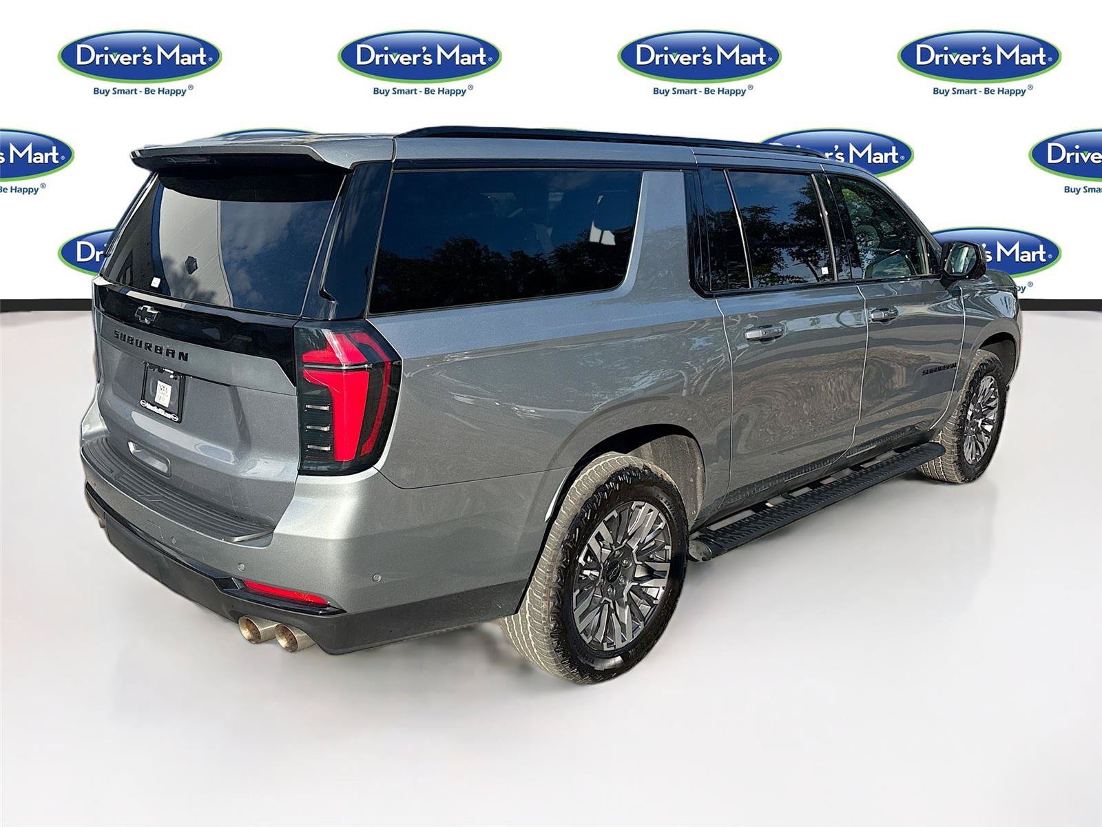 Used 2025 Chevrolet Suburban Z71 AWD/4WD image 7