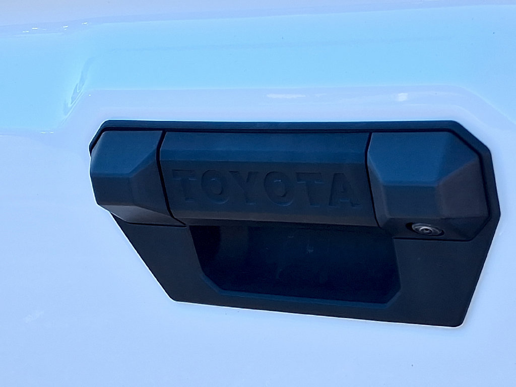 Used 2024 Toyota Tacoma SR5 AWD/4WD image 30