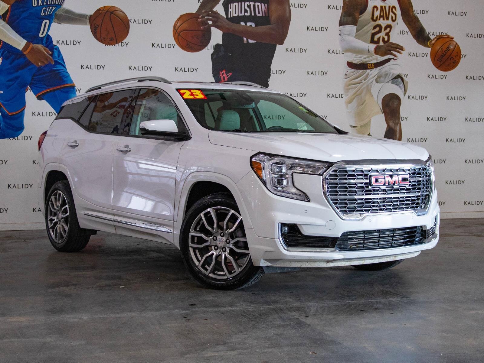 Used 2023 GMC Terrain Denali image 2