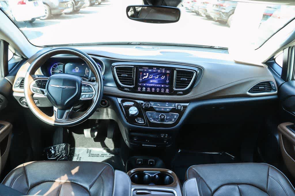 Used 2019 Chrysler Pacifica Limited w/ Advanced Safetytec Group FWD image 12
