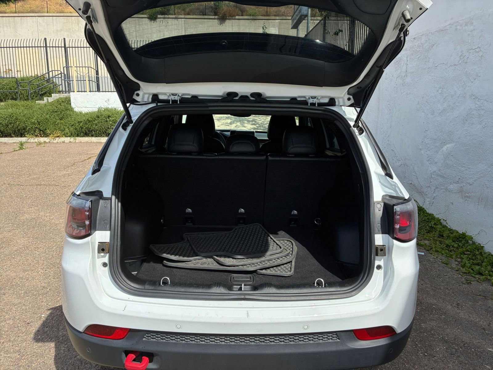 Used 2025 Jeep Compass Trailhawk image 30