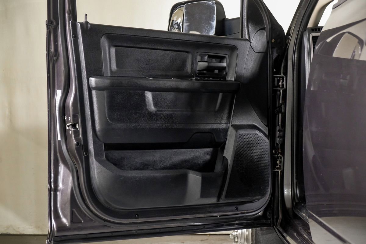 Used 2015 RAM 3500 Tradesman w/ Chrome Appearance Group image 31