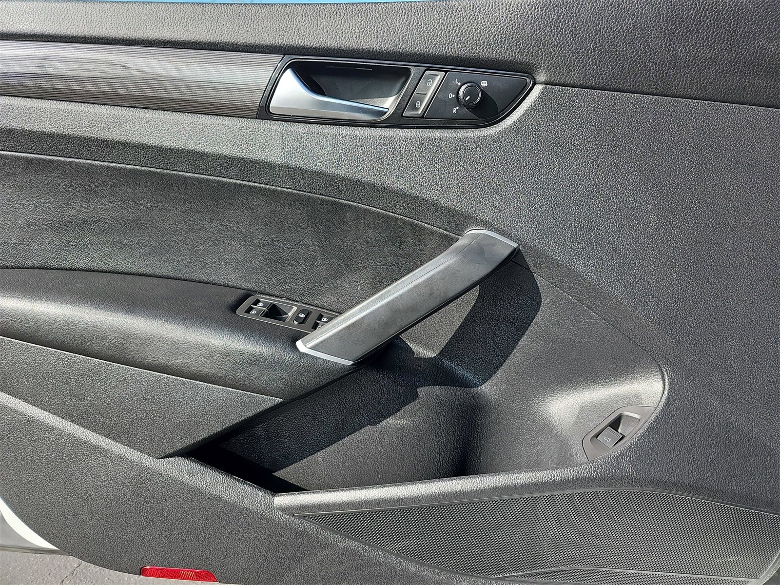 Used 2021 Volkswagen Passat 2.0T R-Line image 25