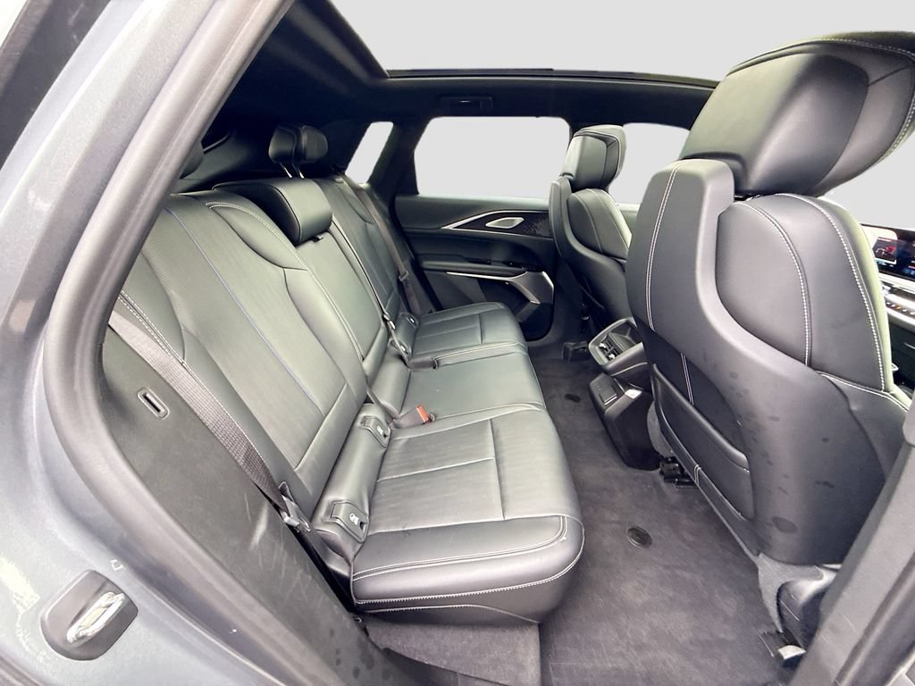 Used 2023 Cadillac Lyriq AWD image 32