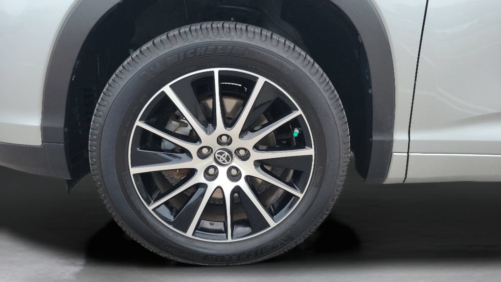 Certified 2018 Toyota Highlander SE FWD image 25