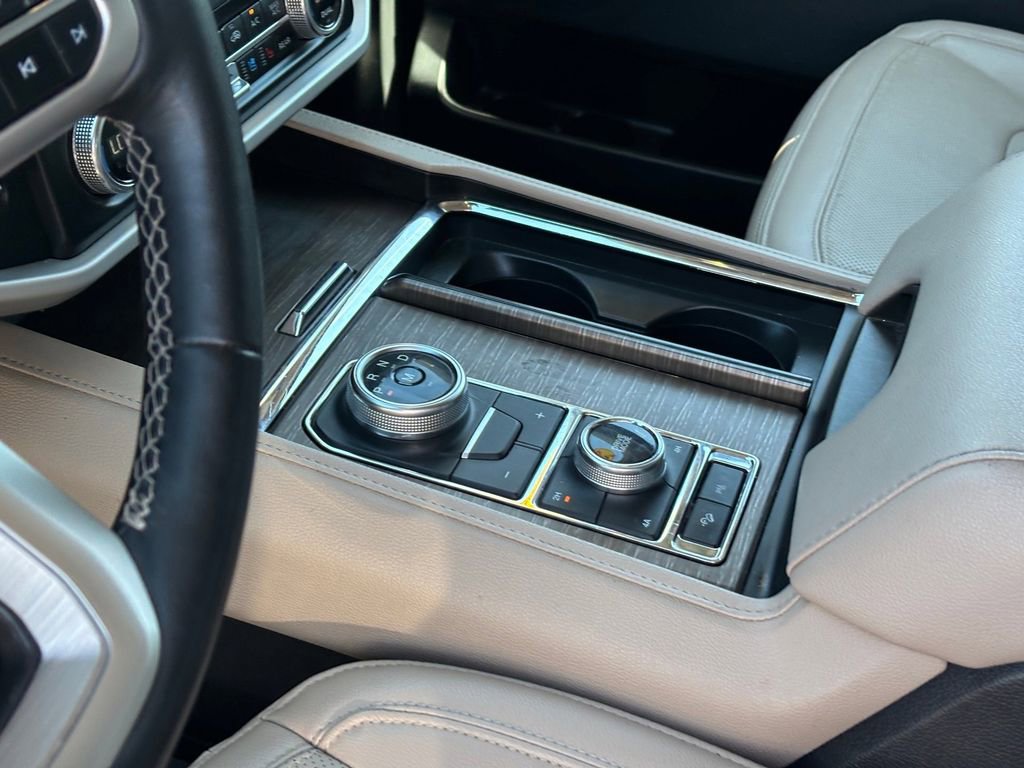 Used 2024 Ford Expedition Limited AWD/4WD image 12