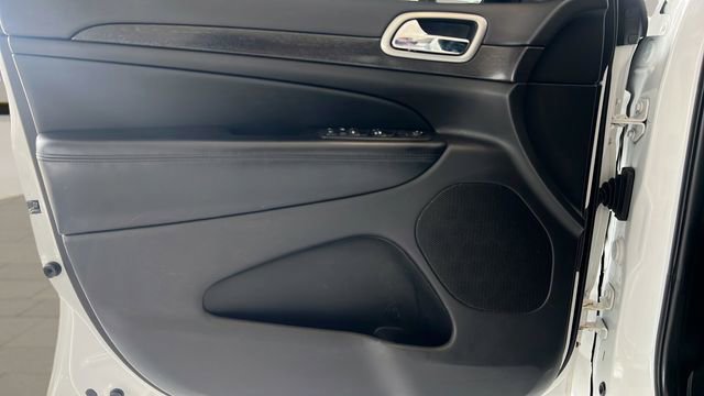 Used 2017 Jeep Grand Cherokee Altitude image 24