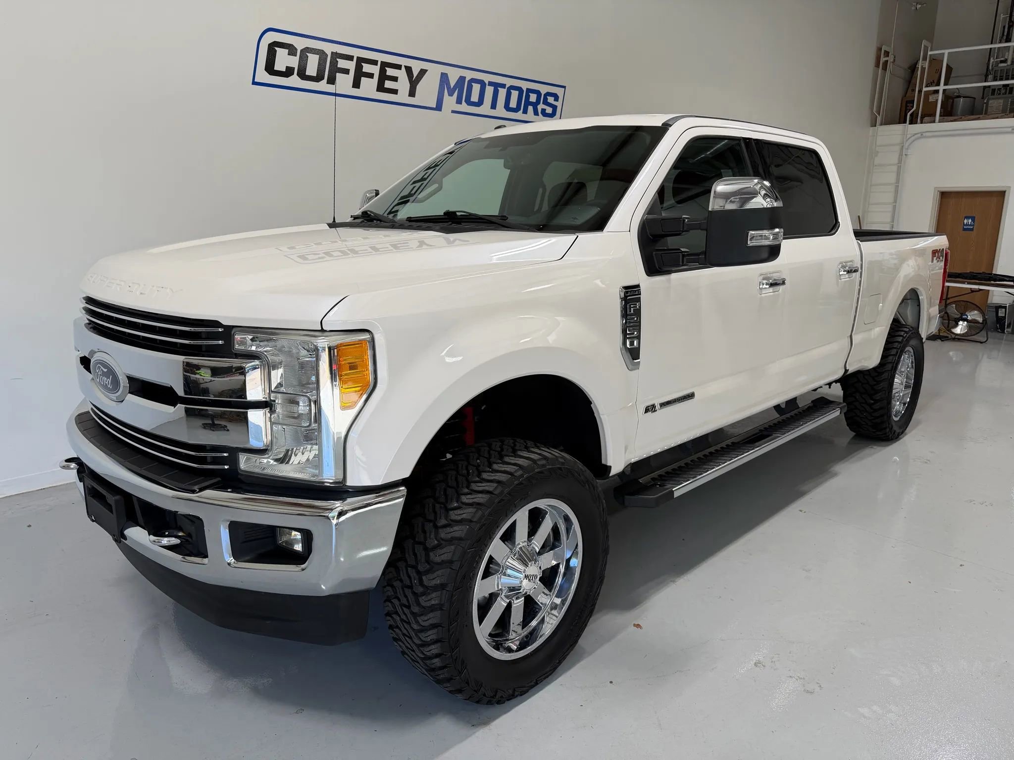 Used 2017 Ford F250 Lariat w/ Chrome Package image 2